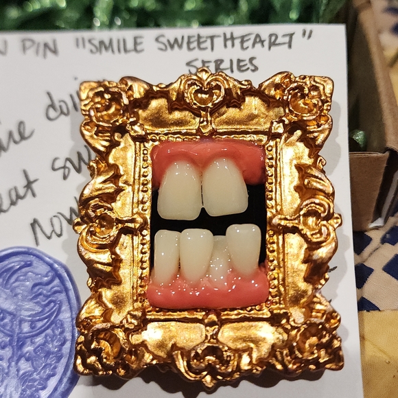 Teeth Pin - Picture 2 of 3